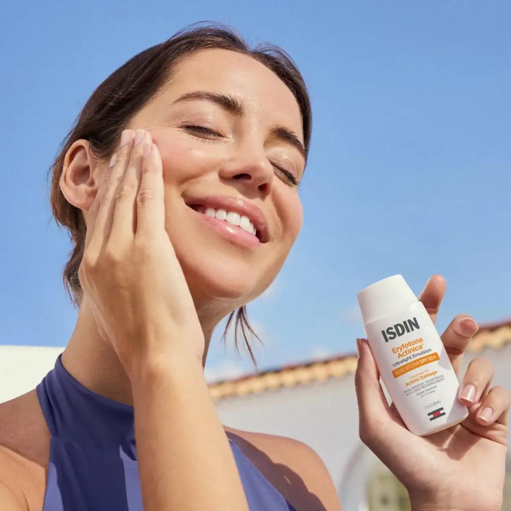 ISDIN Photo Eryfotona Actinica Ultralight Emulsion Broad Spectrum SPF 50+ (1.7 oz)